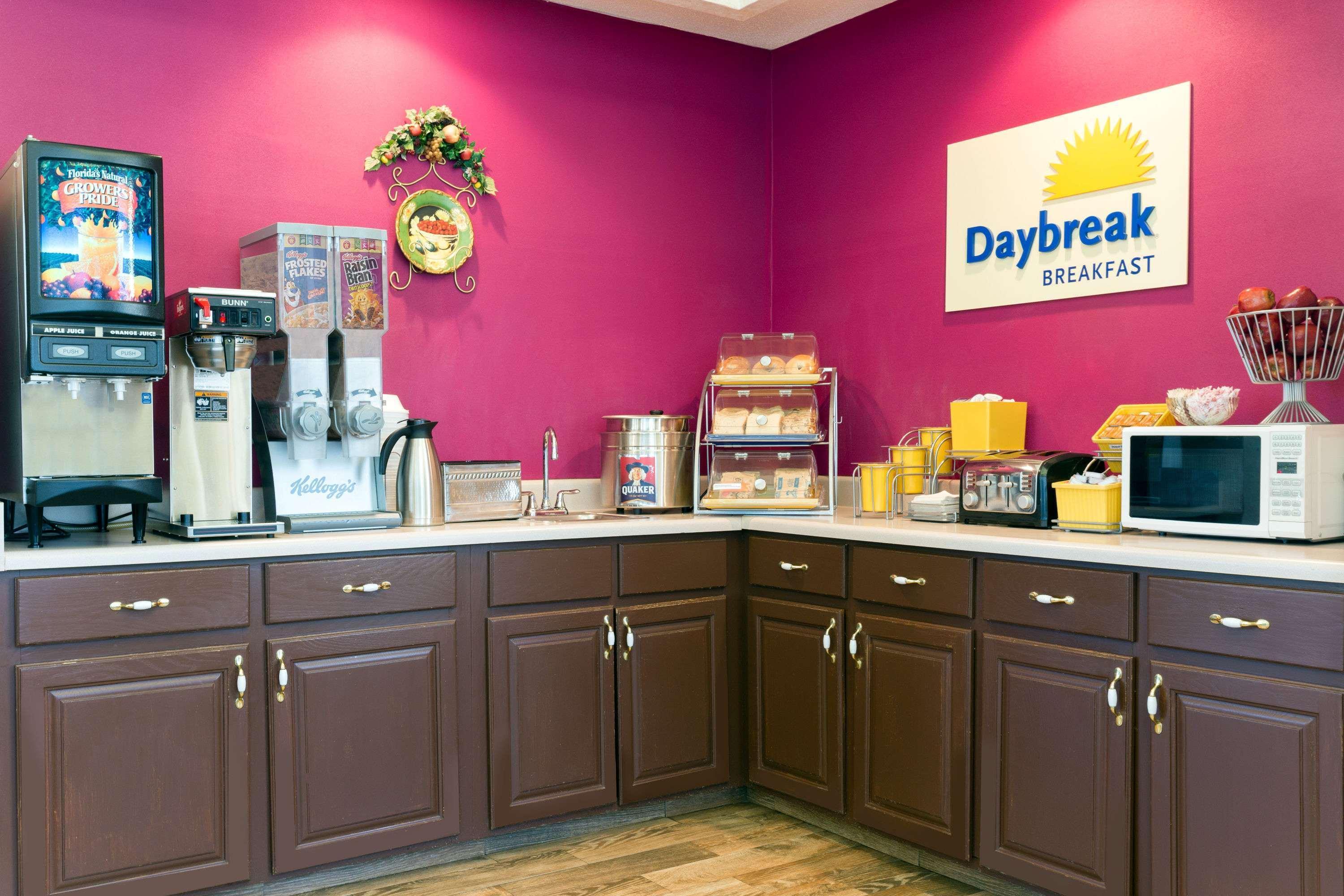 Days Inn By Wyndham Клемсон Экстерьер фото