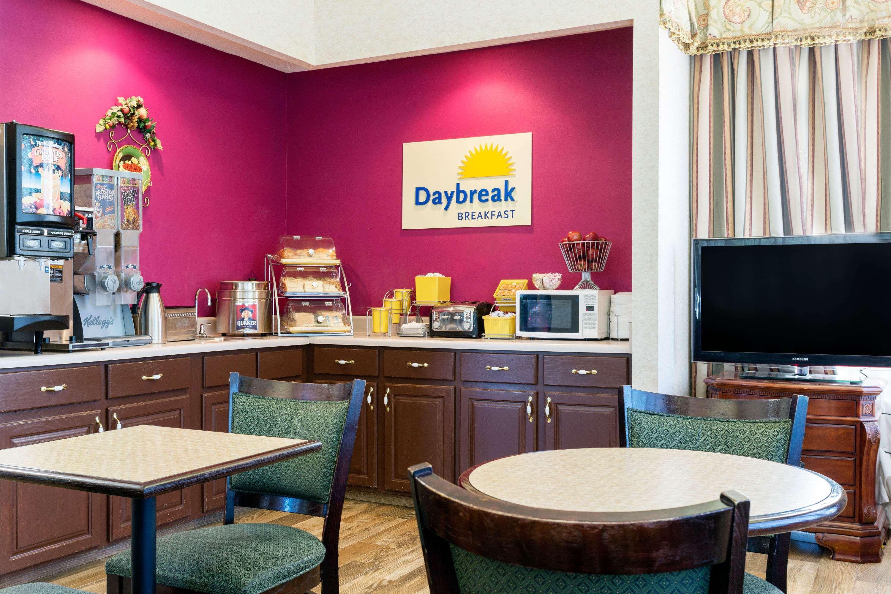 Days Inn By Wyndham Клемсон Экстерьер фото