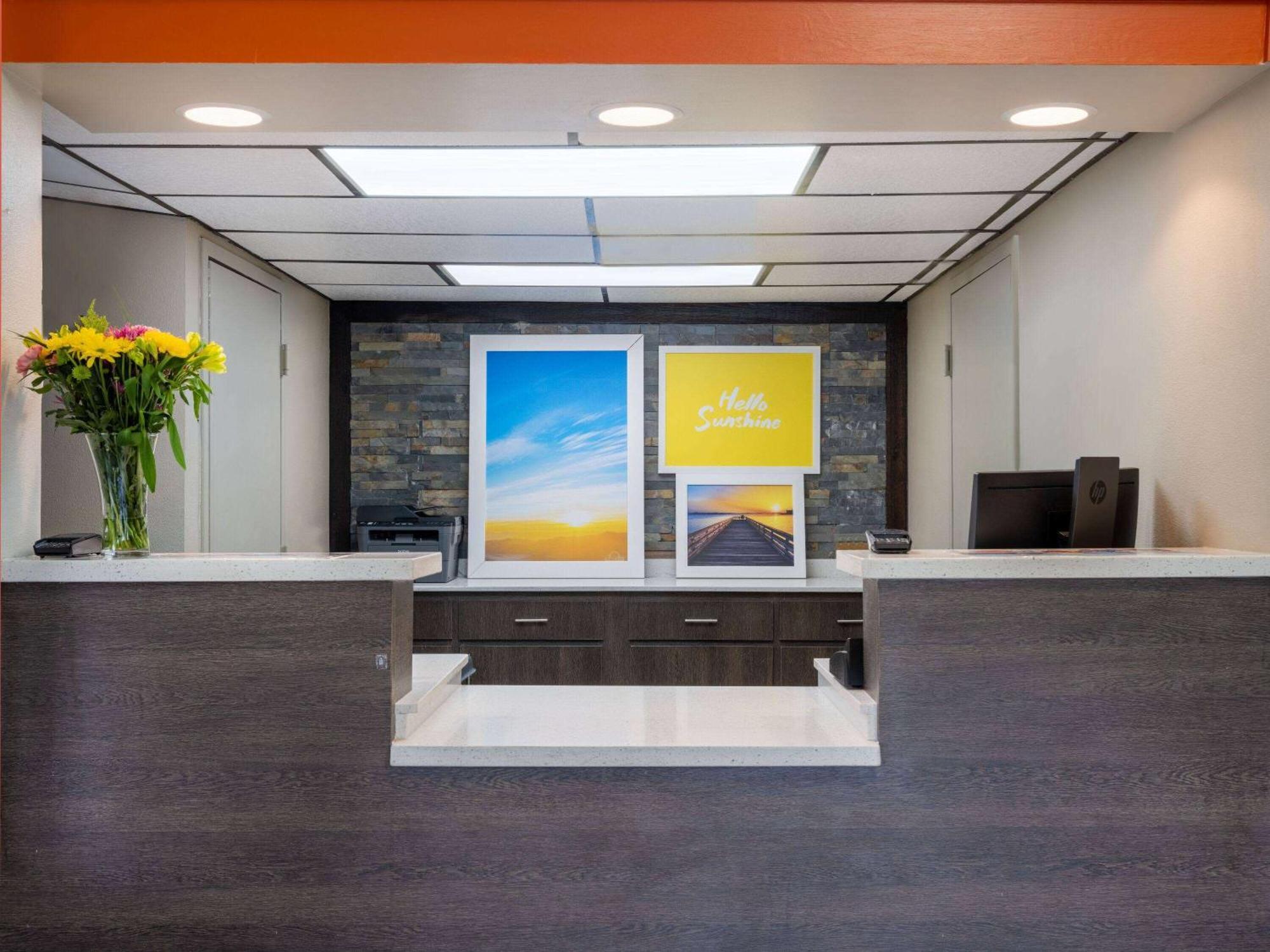 Days Inn By Wyndham Клемсон Экстерьер фото